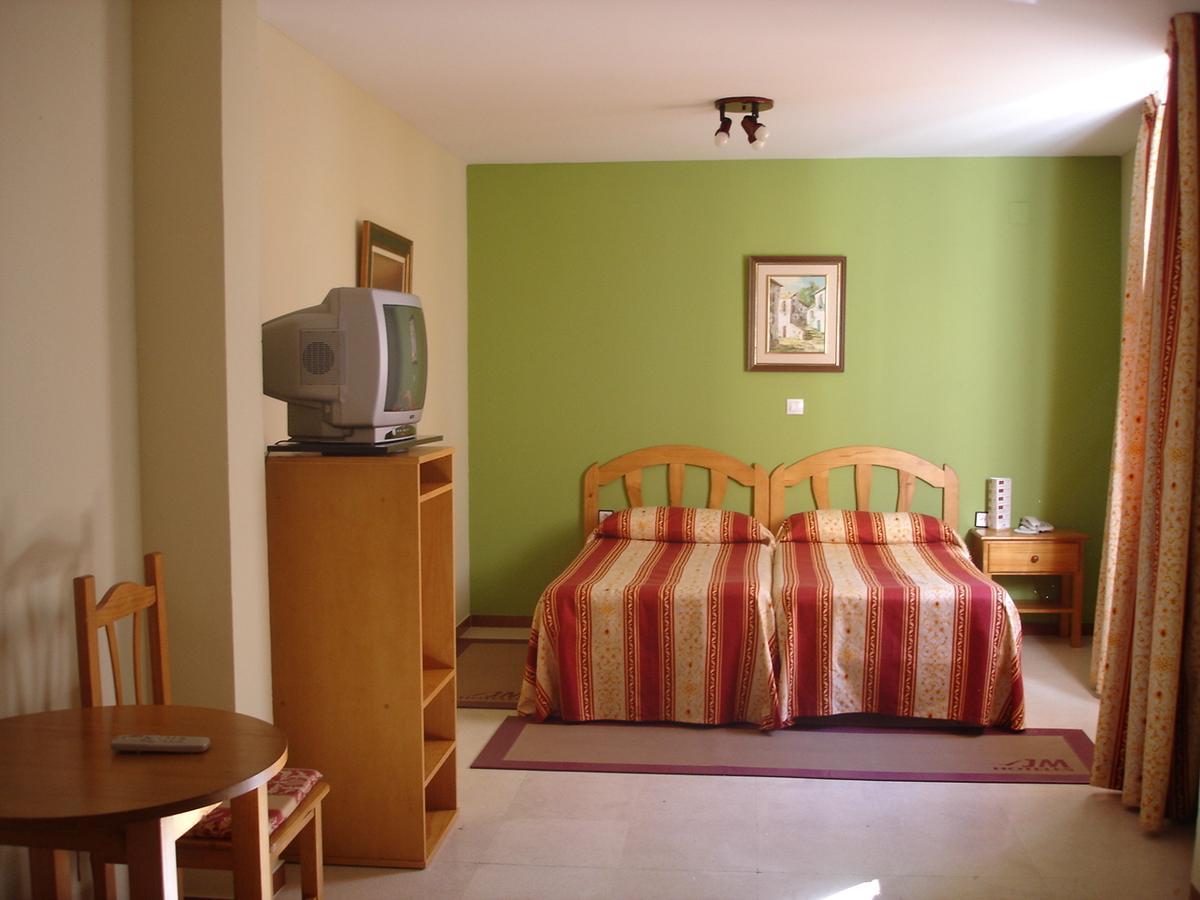 Hotel JM Jardin de la Reina Guillena Habitación foto
